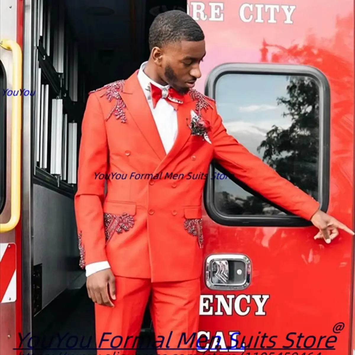 

Chic Orange Double Breasted Peaked Lapel Prom Men Suits Luxurious Crystal Groom Wedding Tuxedos 2 Pieces Sets trajes para hombre