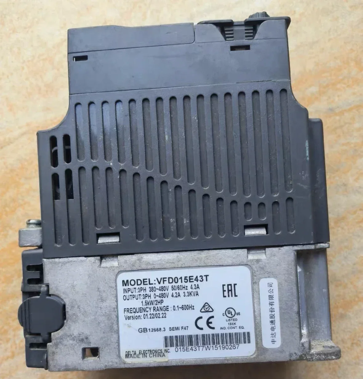 Used frequency converter 1.5kw three phase input VFD015E43T tested OK, in stock
