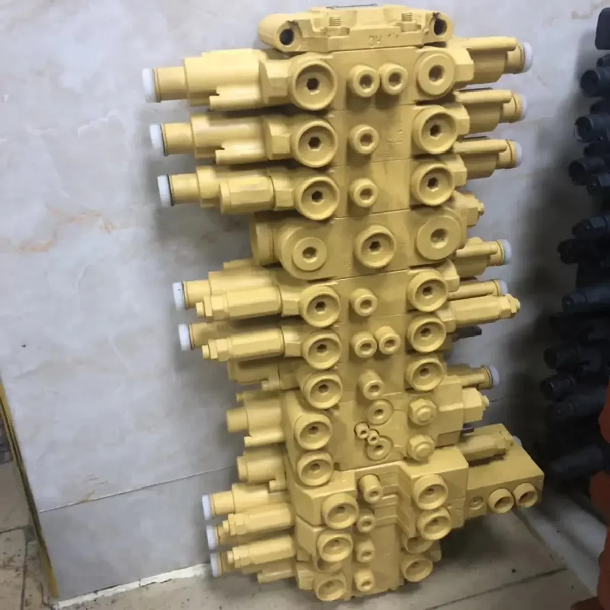 Excavator Parts Hyu Ndai 31N1-10110 Control Valve Assy For R80-7