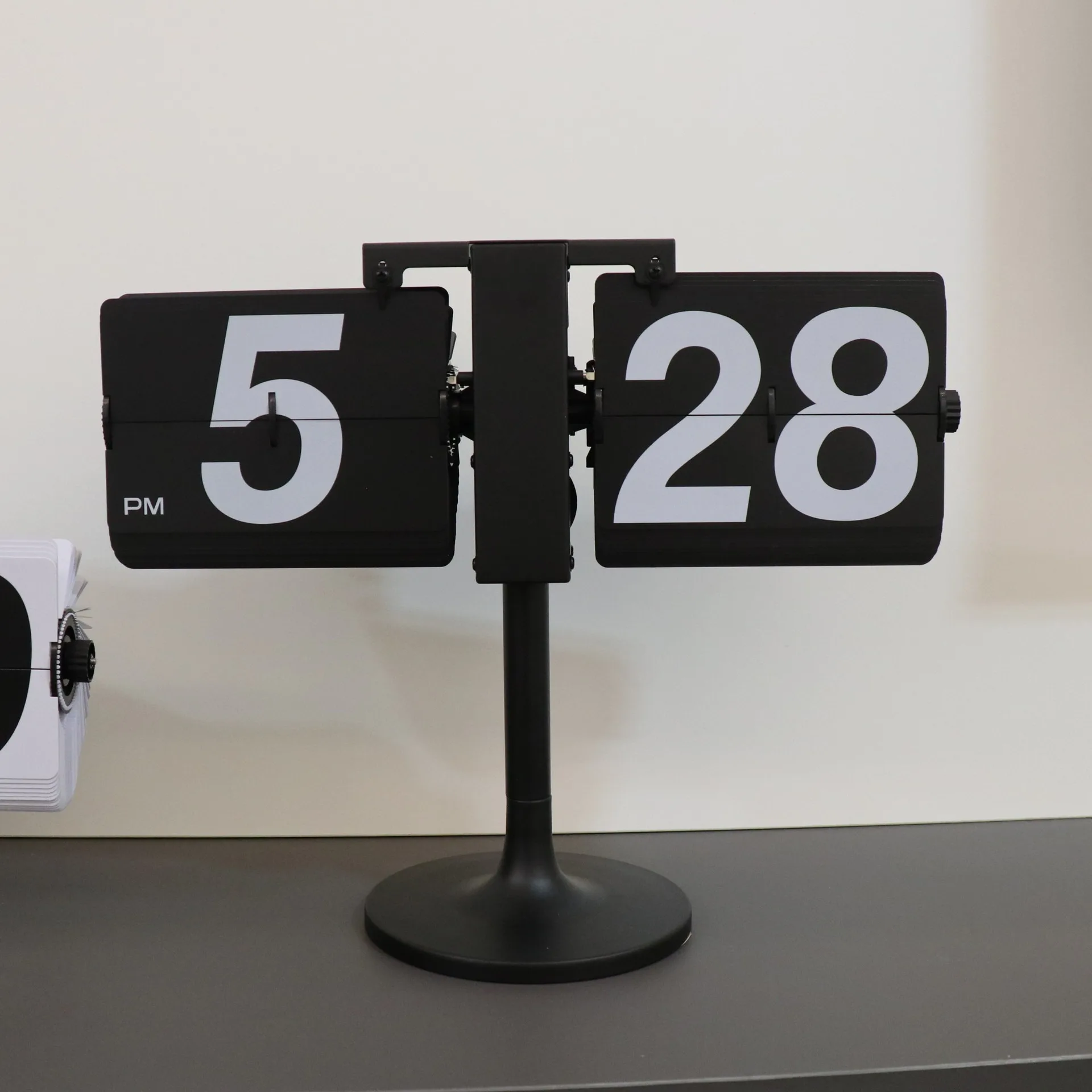 Vintage European Flip Clock -Automatic Mechanical Table Clock with Retro Balance Design | Silent & Elegant for Home&Office Decor