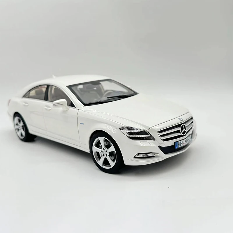 

Модель автомобиля Mercedes CLS 2012 под давлением, масштаб 1:18