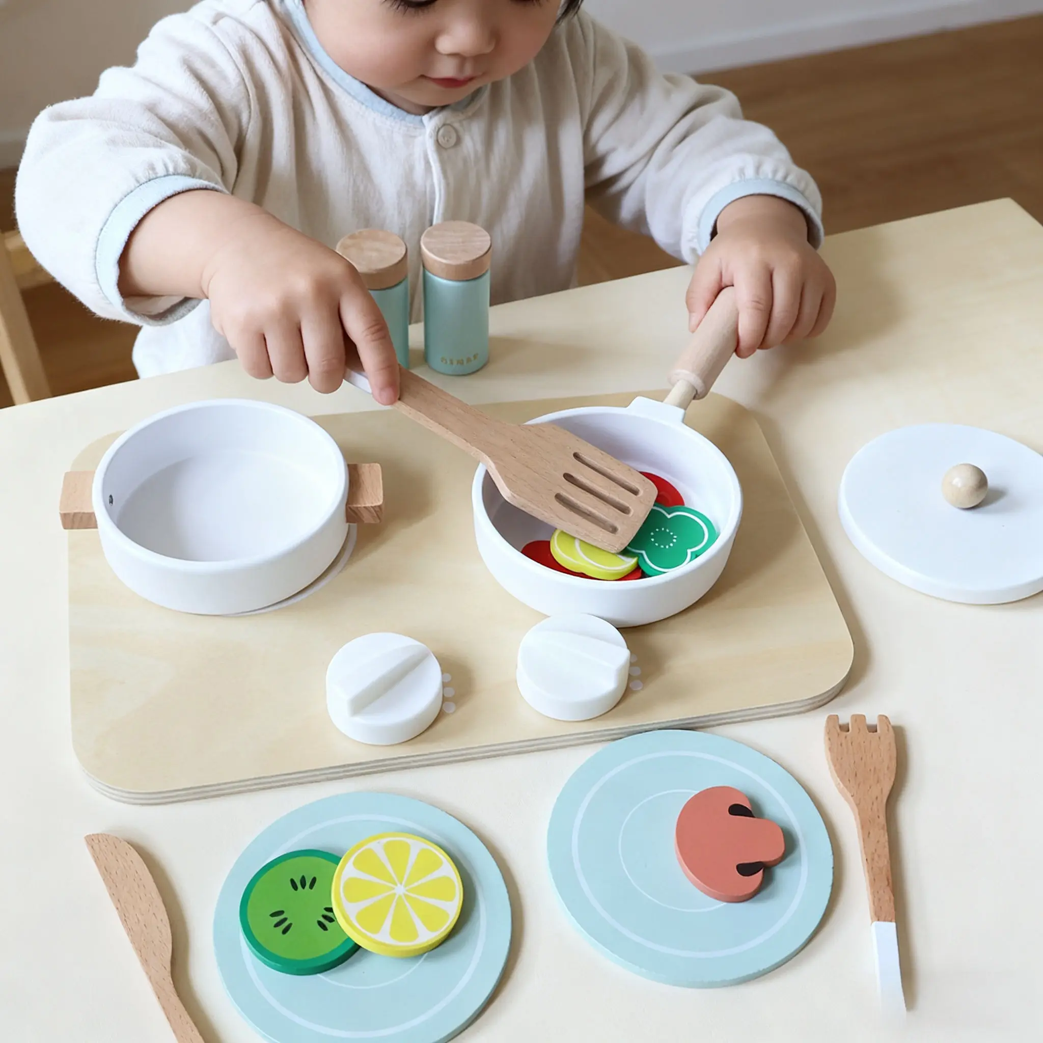 Frisse stijl houten keukenspeelgoedset: kinderen doen alsof ze kookgerei spelen, houten ambachtelijk grensoverschrijdend speelgoed