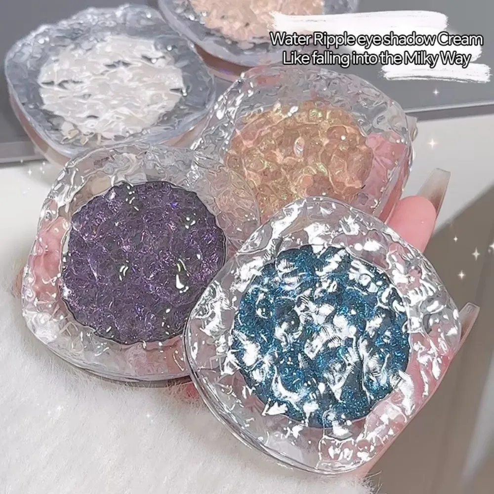 Die monochrome Flash-Lidschattenplatte von ZVEV ist eine zarte, klare, glänzende, perlmuttfarbene Lidschattencreme in gebrochener Diamantfarbe