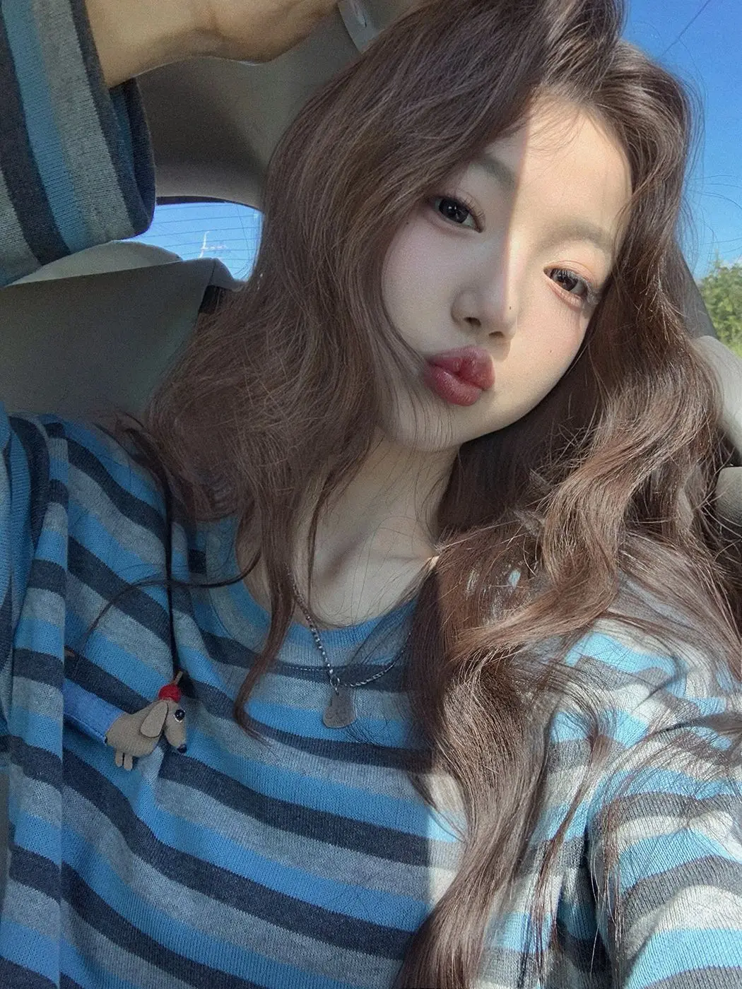 ルーズフィット韓国風ストライプ柄ロングスリーブレディースTシャツラウンドネックニットベースシャツソフトコットンカジュアルトップ