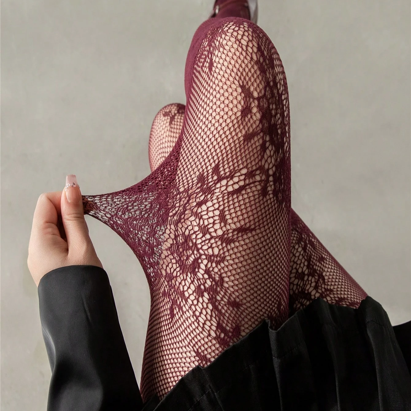 1Pair Women's High-End French Retro Lace Rose Patterned Pantyhose, High Elasticity Skinny Tights, Sheer Hollow-Out for Slimming
