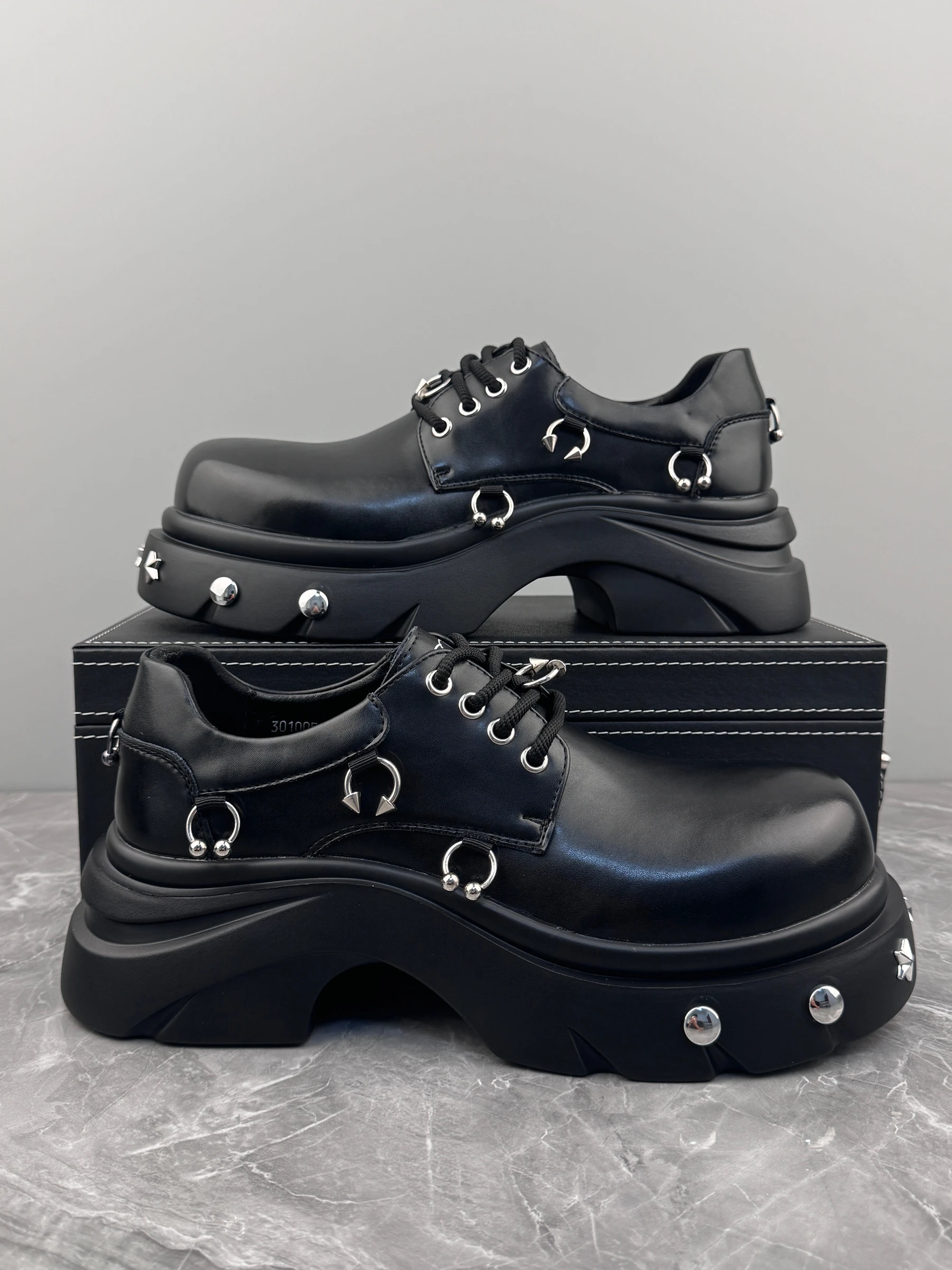 

Мужской повседневный модный Thi Bot Heightening Leisure Leather oes Дизайн головы ногтей Удобный универсальный осенний Sle