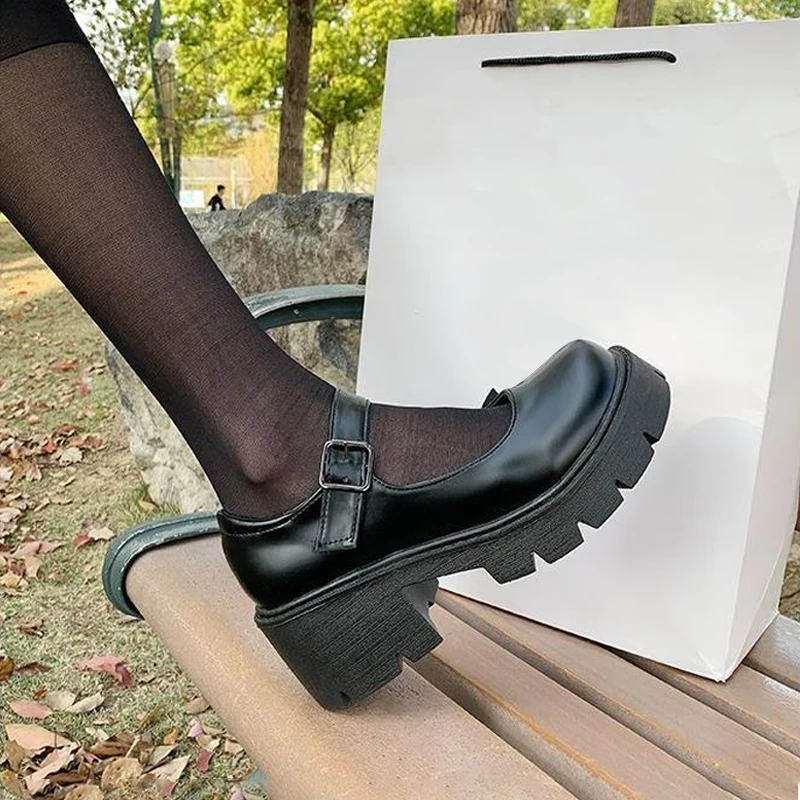 Scarpe da donna Luolita giapponese retrò britannico JK studente uniforme punta tonda suola spessa tacco alto grandi scarpe singole Cosplay da donna