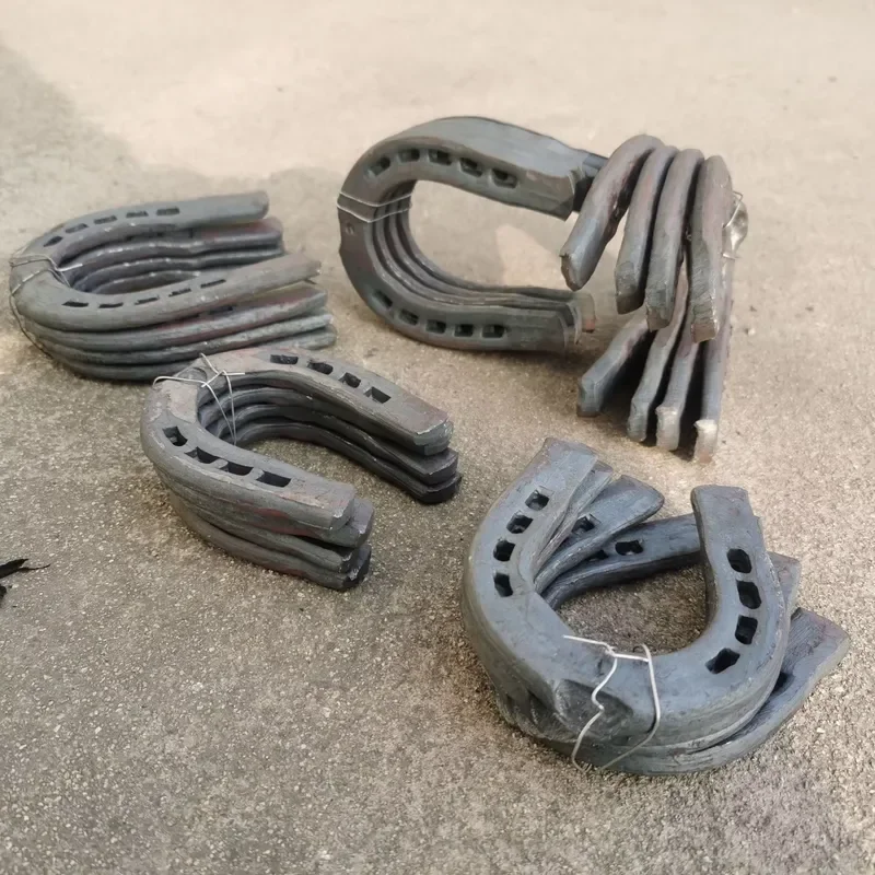 Customizable Cast Iron Horseshoes for Indoor Outdoor Wall Decoration Durable Hardware Accessories for Horse Owners