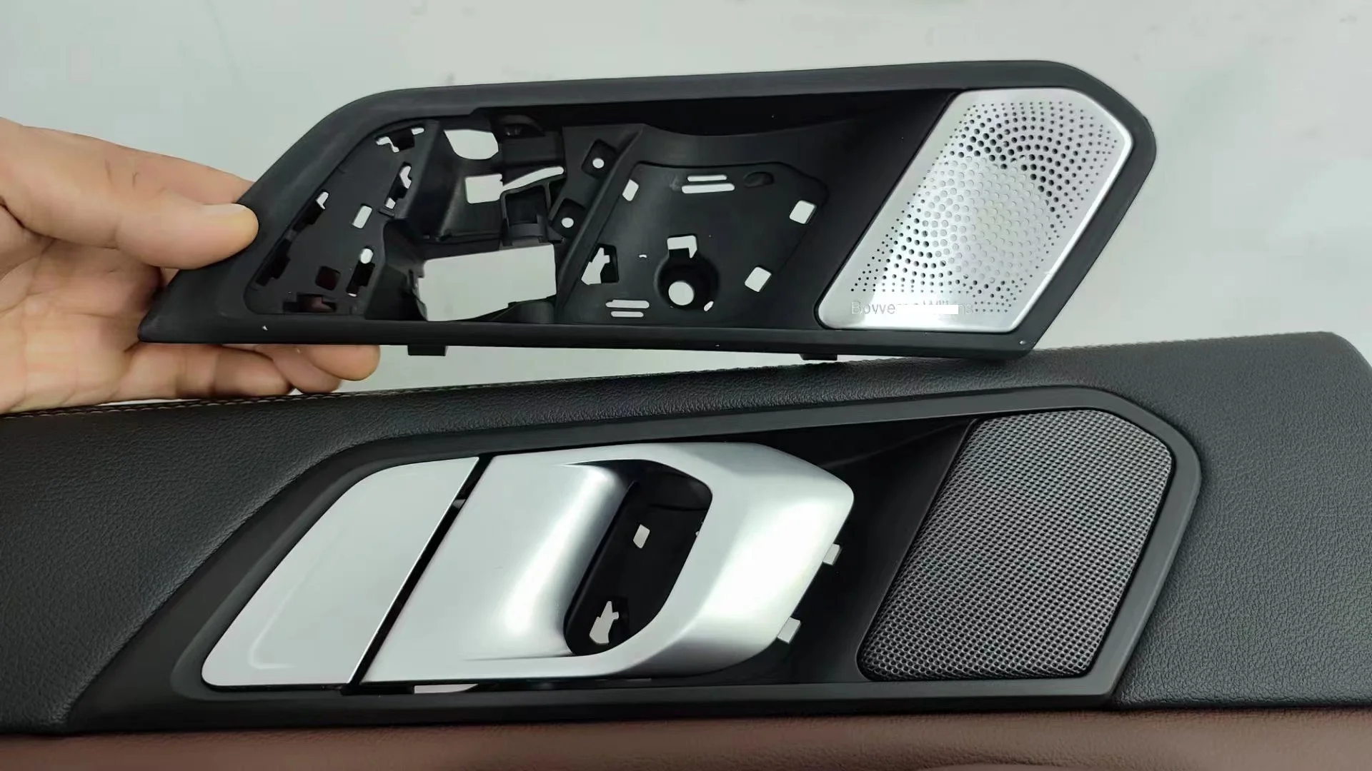 إضاءة محيطة للسيارة، مكبرات صوت للباب الأمامي والخلفي، إضاءة ليلية، غطاء مكبر صوت عالي النبرة مناسب لـ X5/X7 G05/G07