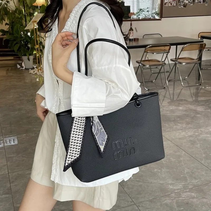 

Fashion Women Handbag Underarm Bag For University Students Campus Style And Daily Use Cute Pillow Bag