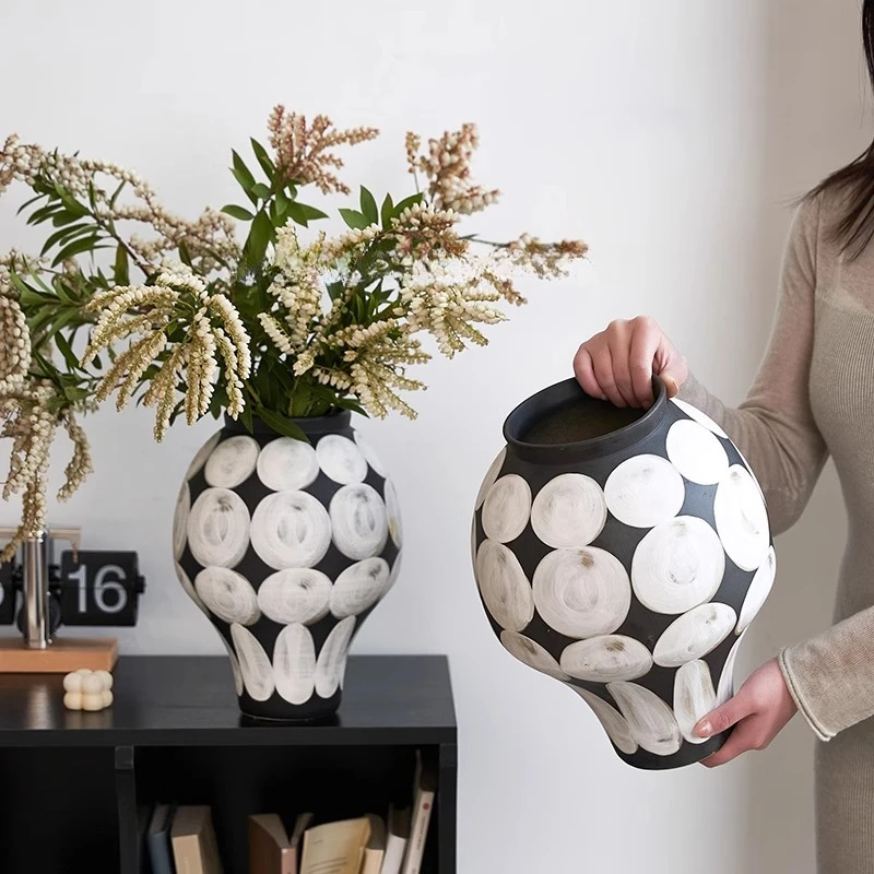 

Jingdezhen hand-painted graphic plaid ornament high-end high-Chinese ceramic vase living room flower arrangement