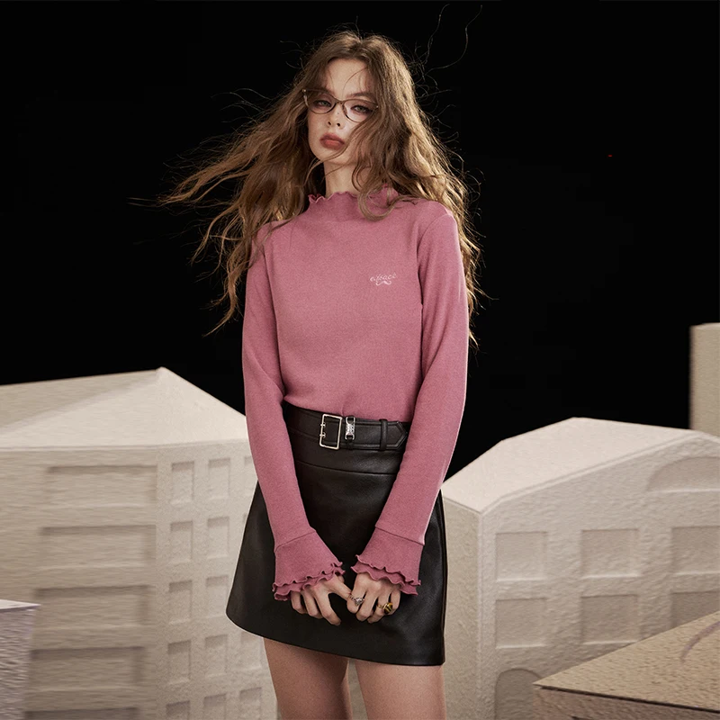 ELFSACK 2025 Winter New Arrivals Casual Animal Embroidered Flounce Sleeve Long Sleeve Half Neck T-shirt For Woman