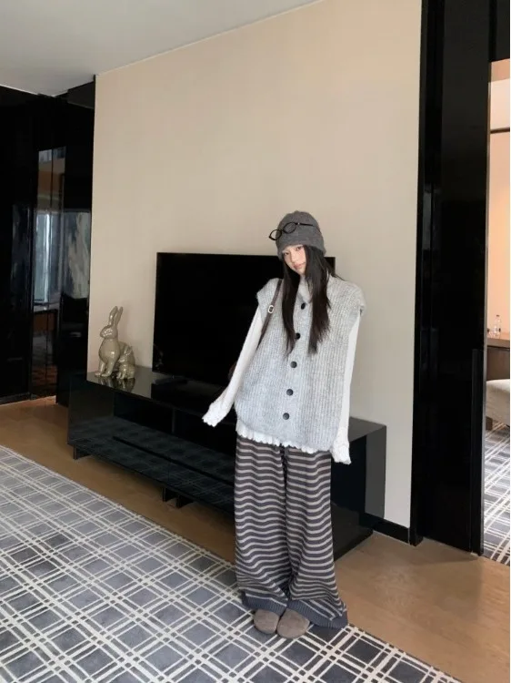 

Lace Base Layer Shirt Knitted Vest Striped Pants Three Piece Set Women's Fashion Ensemble Spring 2026 New Style Lazy Style