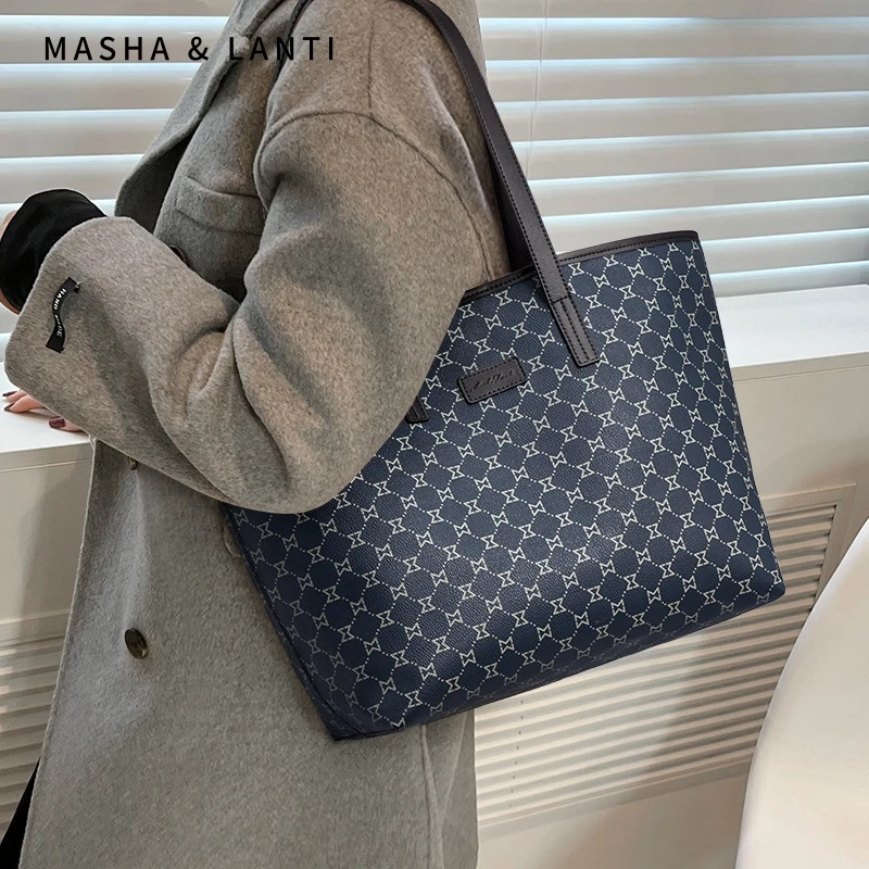 

Large Capaci Tote Bag Women's Commuter oulder Bag Briti Sle Fabric Magnetic Bule Closure Soft PVC Material