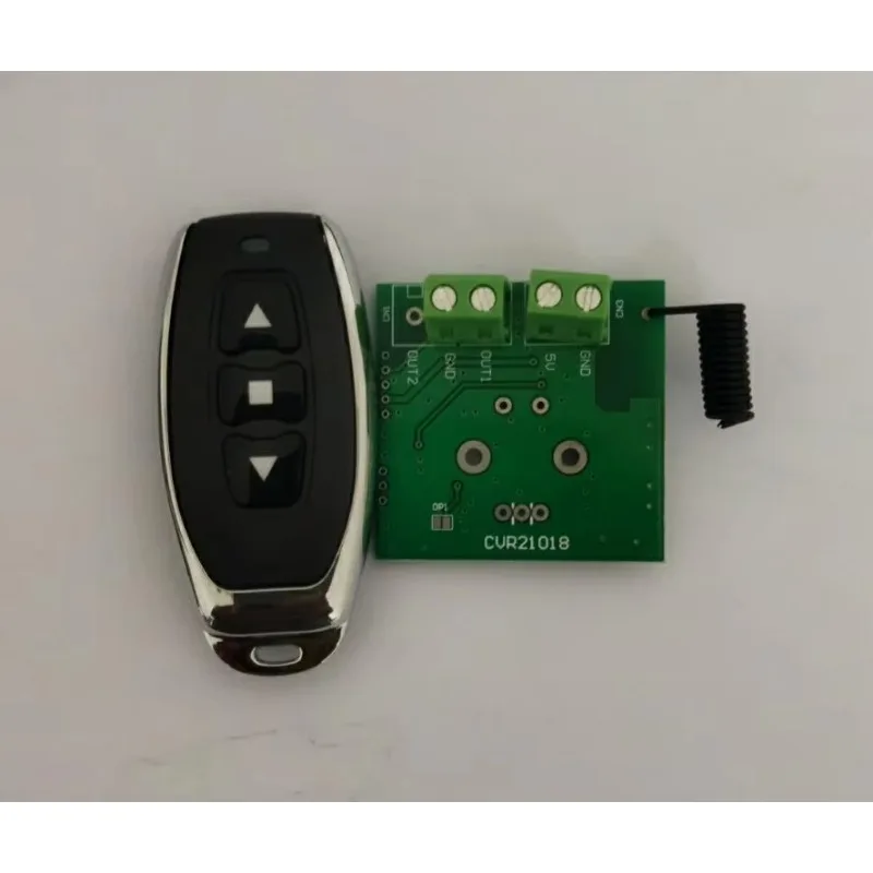 The Remote Control Speed Regulator of the Electric Vehicle Replaces the Steering Wheel
