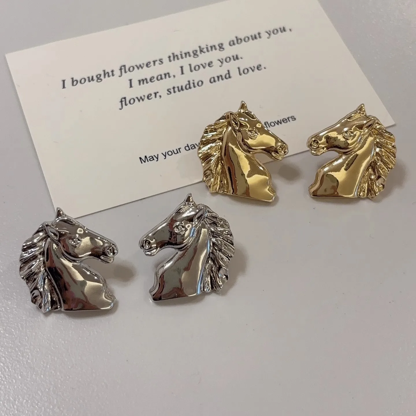Luxury Retro Glossy Metal Horsehead Pattern Earrings Unique Travel Vacation Jewelry for Fall Winter