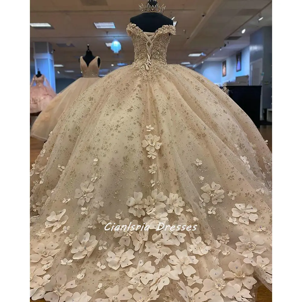 Gaun Quinceanera Applique Bunga Kristal Mengkilap Emas Mawar Gaun Pesta Off The Shoulder Bunga Buatan Tangan Manis 15 Pakaian Pesta