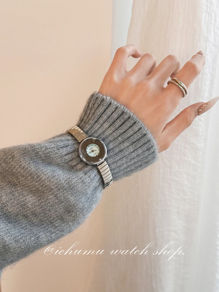 2025 new quartz women's watch light luxury round small dial Fashion exquisite design sense casual ladies watch