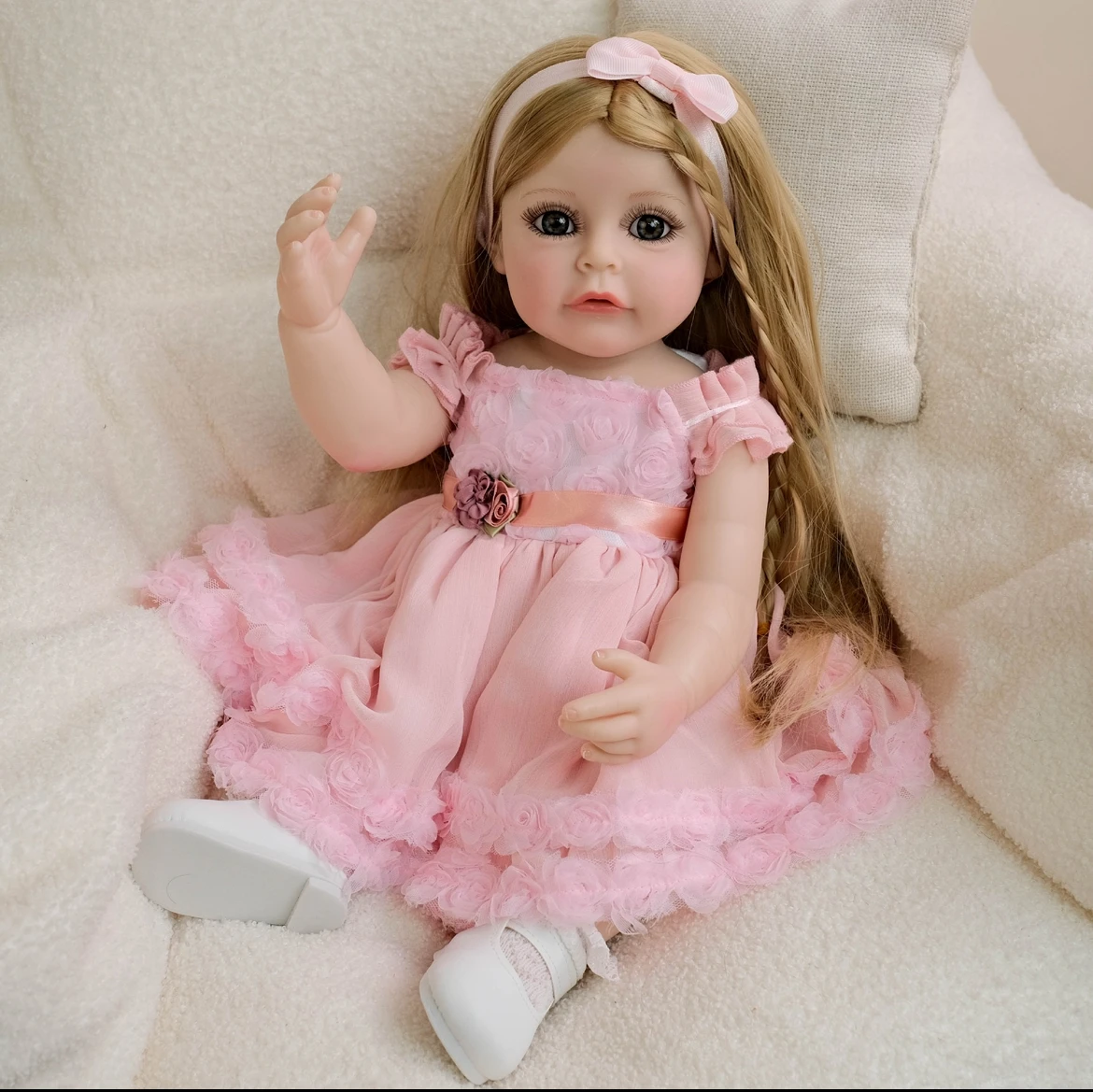 

55cm Reborn Baby Doll Sue-sue | Hyper-Realistic Facial Details, Lifelike Acrylic Eyes, Luxurious Blonde Hair Collectible