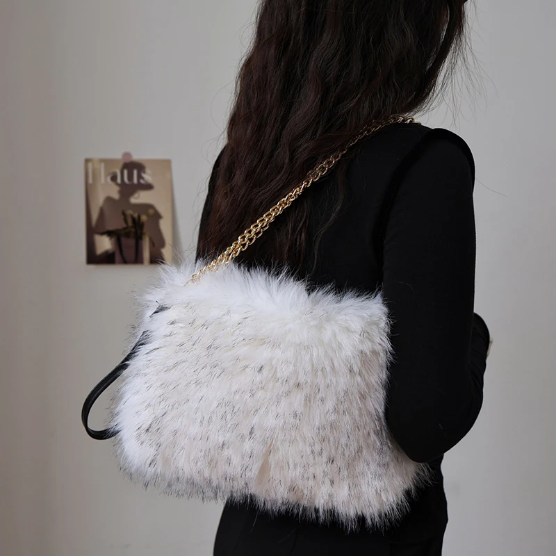 

Women Chain Square Bag Casual Faux Fur Tote Bag Versatile Fuzzy Crossbody Bag Soft Cute Fall Winter Female Purse