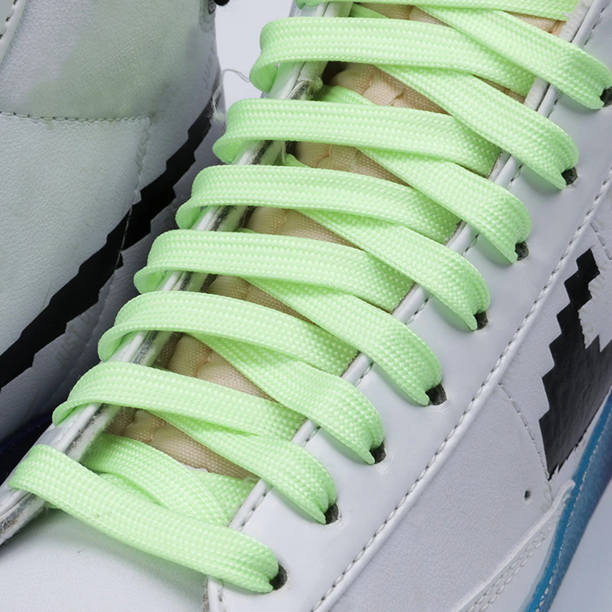1 Pair Luminous Shoelaces, Running and Sports Shoelaces, Colored Fluorescent Flat Luminous Shoelaces, Suitable for All Shoe Type