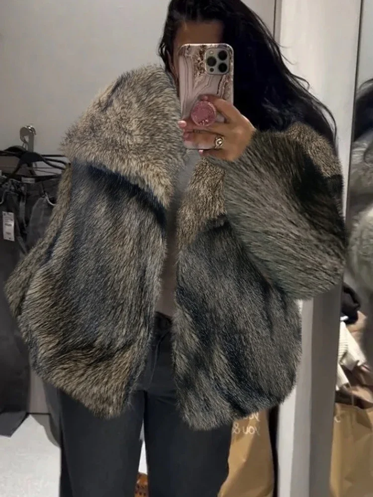 Luxury Autumn Winter Warm Lapel Fur Coat Women Fuzzy Fluffy Short Faux Fur Jacket Design Loose Chic Outerwear Black White Red