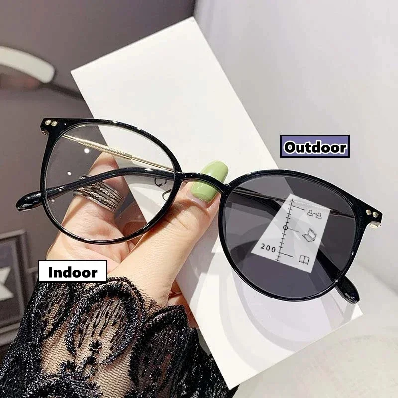 Gafas de lectura con bloqueo de luz azul para hombre y mujer, lentes redondas transparentes que cambian de Color, multifocales, para presbicia,