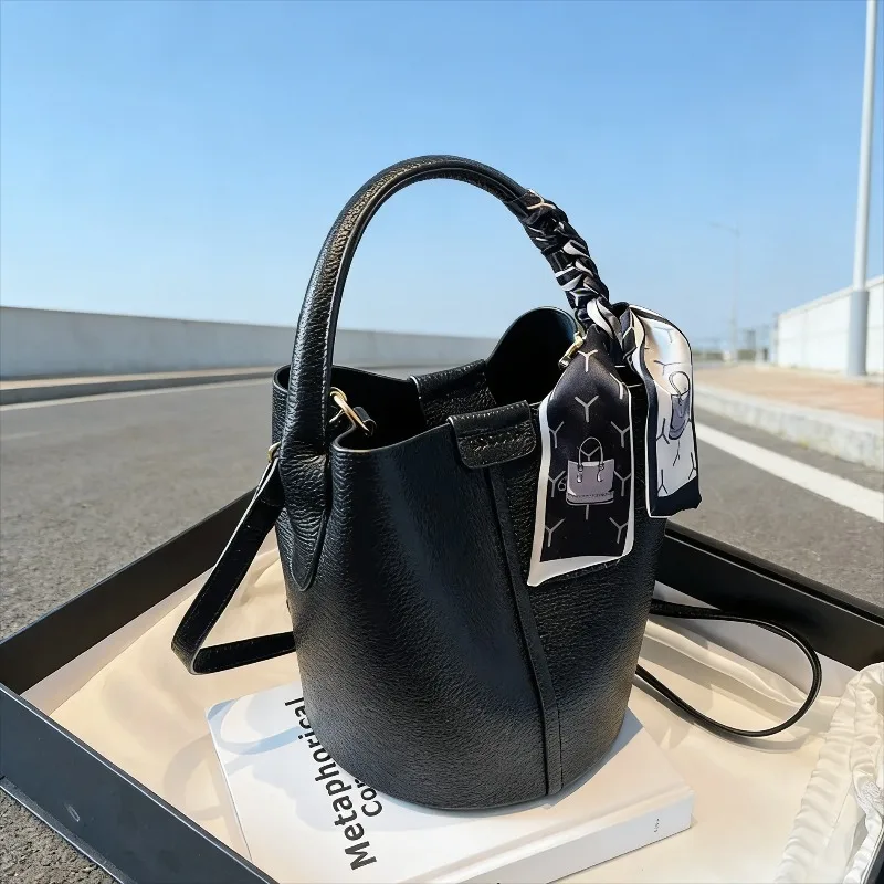 PU New Affordable Luxury Bucket Bag 2025 Winter Fashion Versatile Shoulder & Crossbody Bag Advanced Trend Exquisite Bags