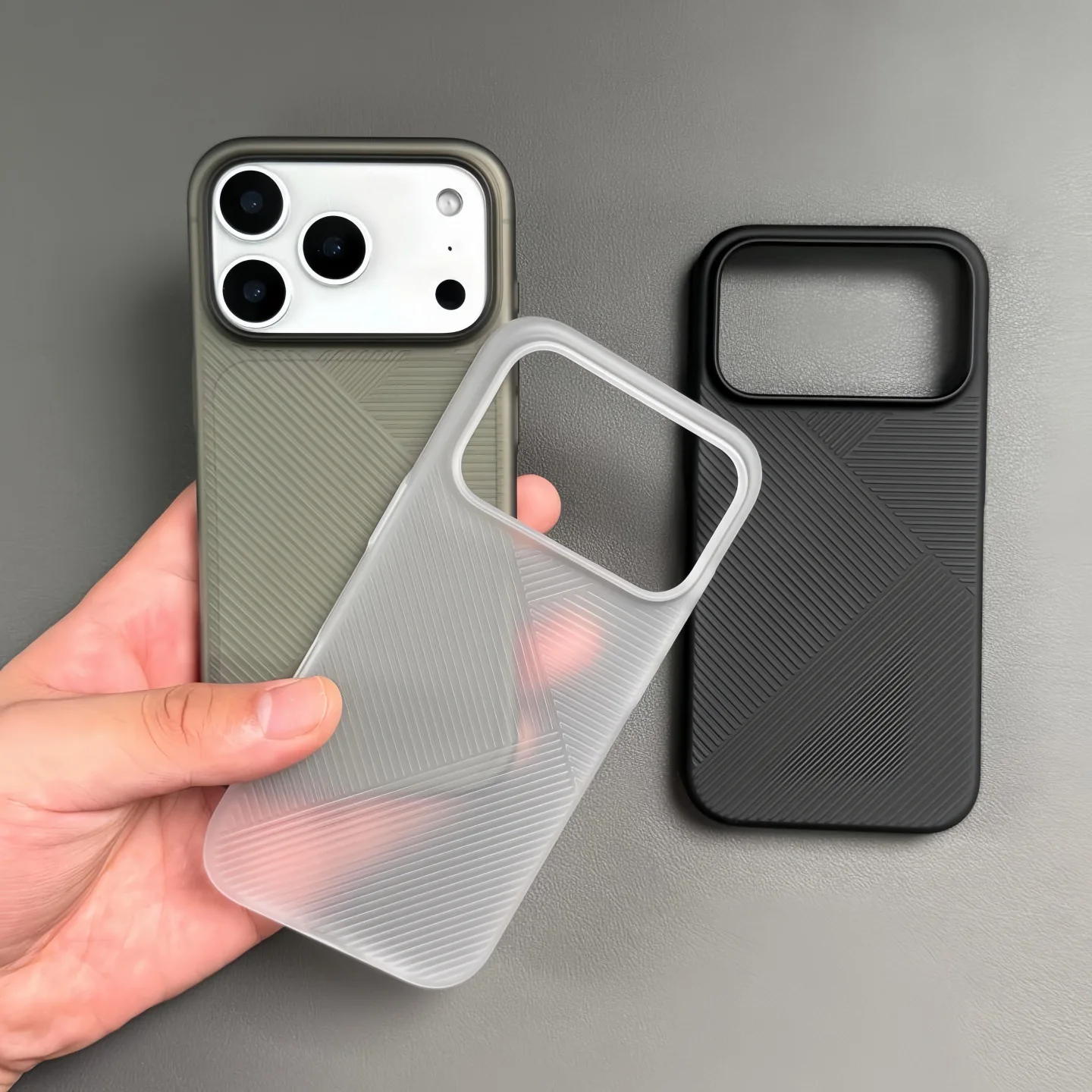 Luxuriöse matte, ultradünne Hülle mit geometrischer Textur für iPhone 17, 16, 15, 14 Pro Max, 17 Air – stoßfeste, durchscheinende Panzerhülle für Herren – Detail 2