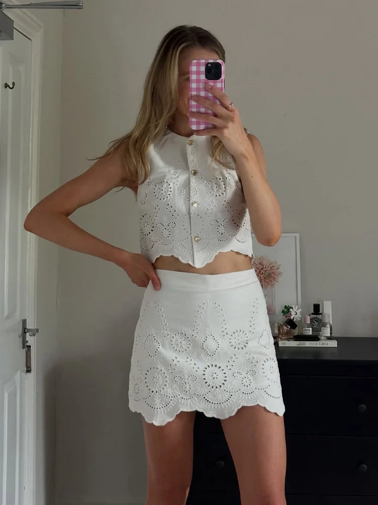 

HH Women Summer Shorts Set Fashion Hollow Out Embroidery Single Breasted Vest Sleeveless Top+Temperament Short Skirt Pants