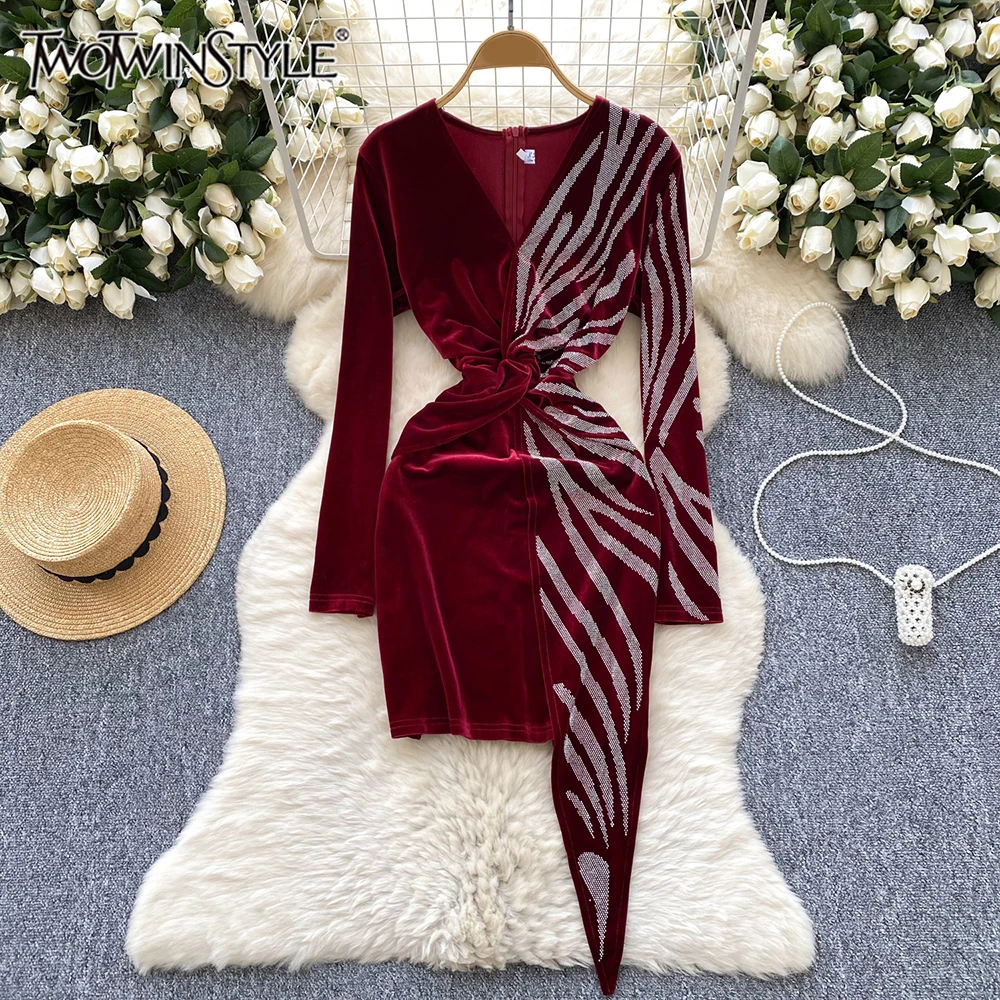 

TWOTWINSTYLE New Asymmetrical Chic Dresses For Women V Neck Long Sleeve Spliced Zipper Slimming Dress Female Fashion KDR518173