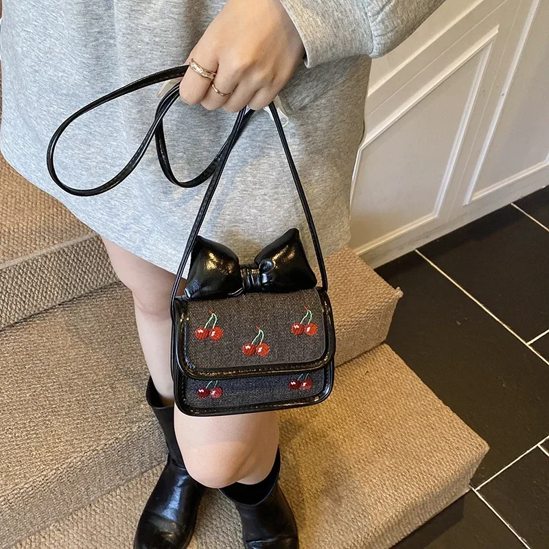 

Women Leather Luxury Classic Fashion Designer Shoulder Tote Bag Elegant Crossbody Handbag For Contemporary Daily Wear