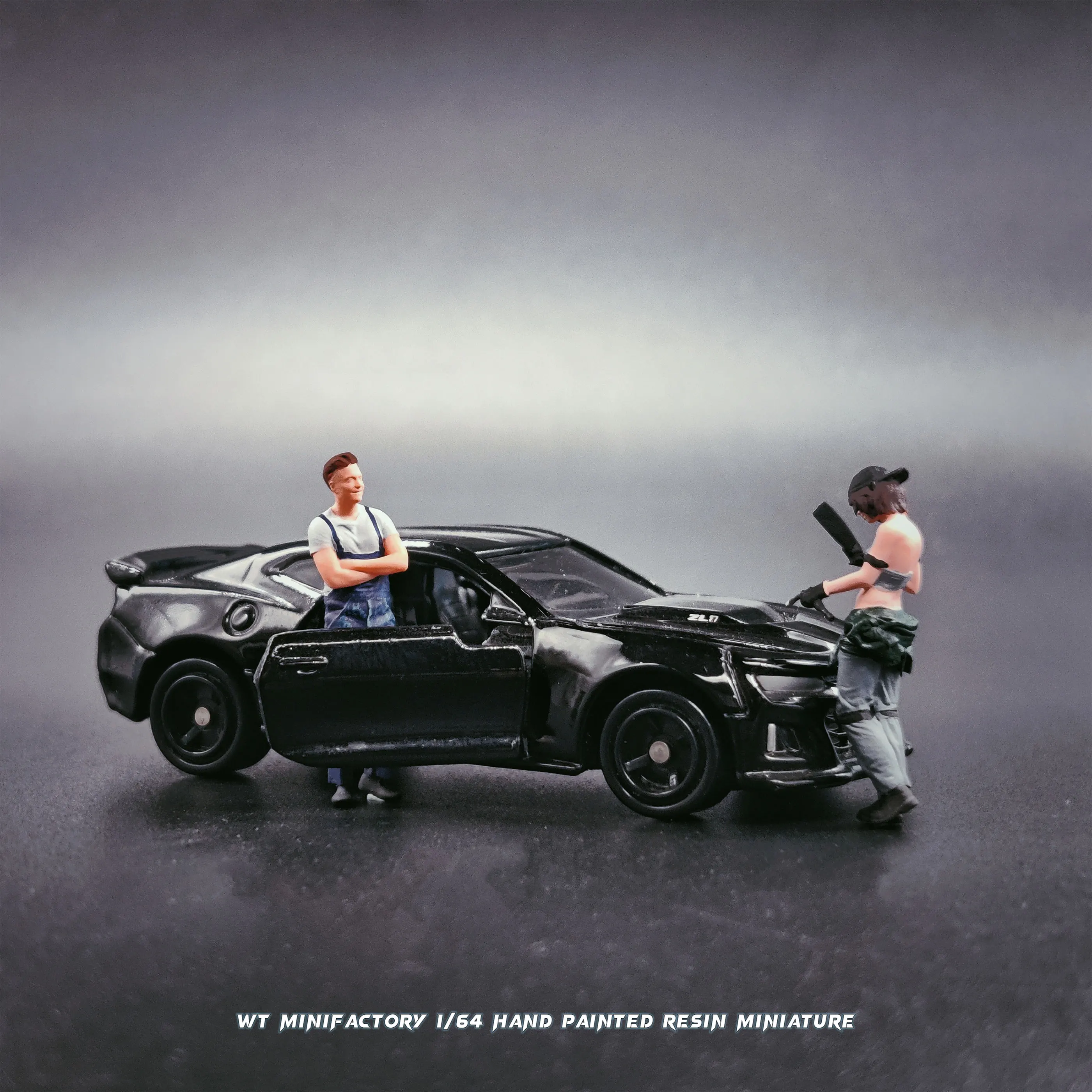 WT 1/64 Scale Figurines Model Car Repair Male and Female Duo Collection Miniature Hand-painted