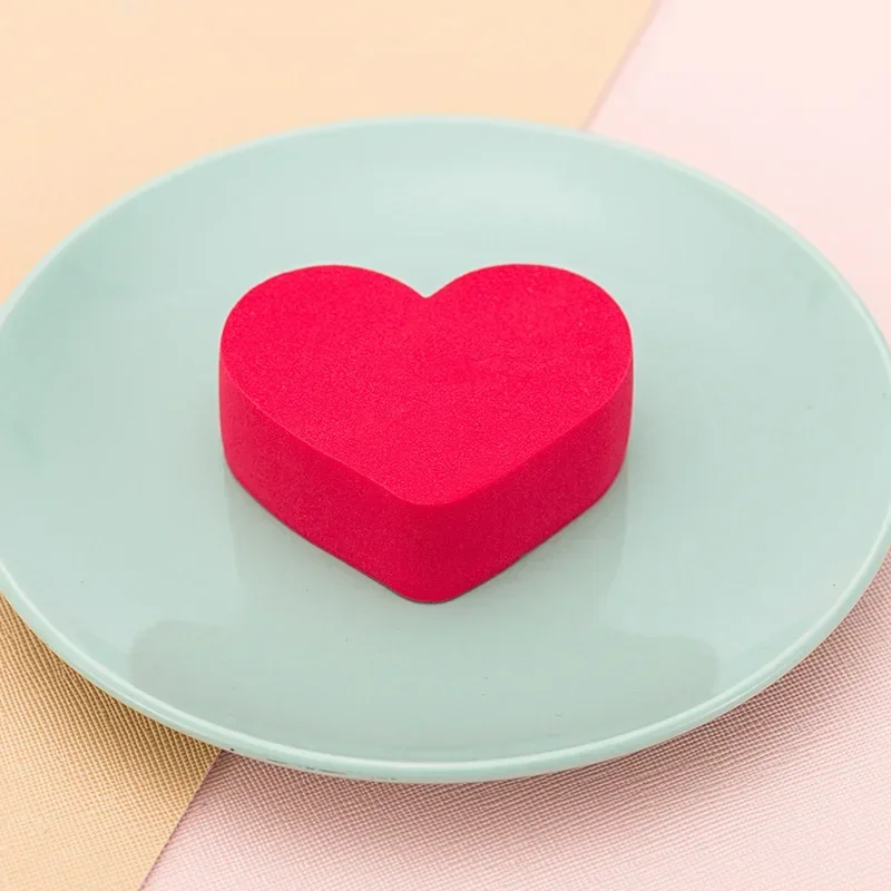 Rose Red Heart Soft Sponge Puff Wet and Dry Dual Use Makeup Beauty Puff Liquid Foundation Sponge Cosmetic Tools 1pc 6.5x5.5x2CM