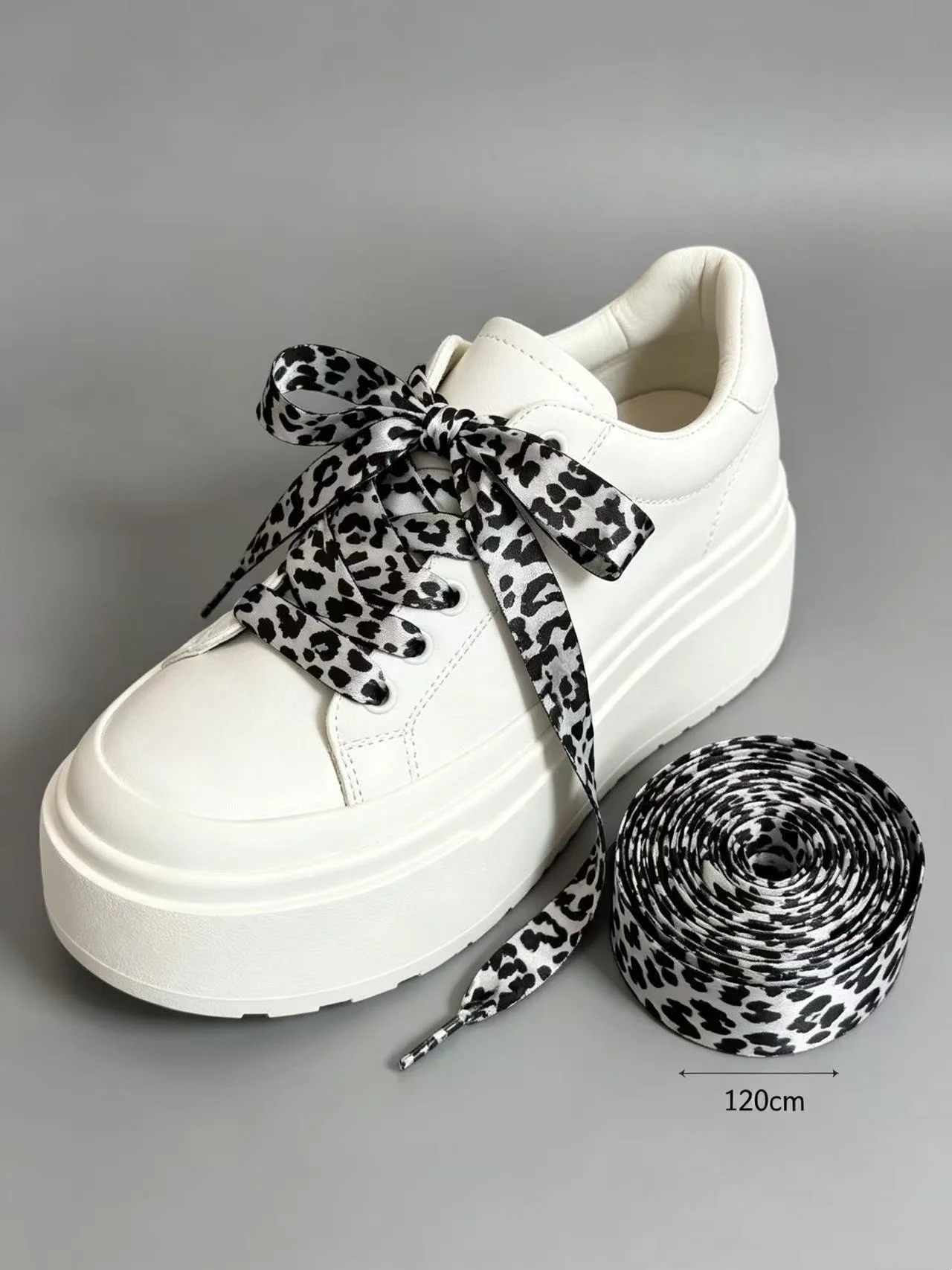2cm Wide Satin Leopard Print Shoelaces, 120cm Flat Cheetah Print Shoelaces, Animal Print Shoelaces Suitable for Thick-Soled Sneakers, Small Leather Shoes, White Sneakers, Chunky Heels, Alternative Fashion Shoe Accessories for Women