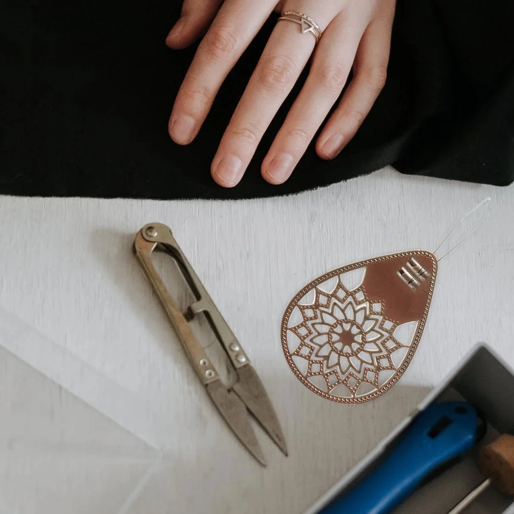 

3Pcs Needle Threaders DIY Sewing Alloy Threading Tool Easy Use for Cross Stitch Sewing Supplies Household Threading Device