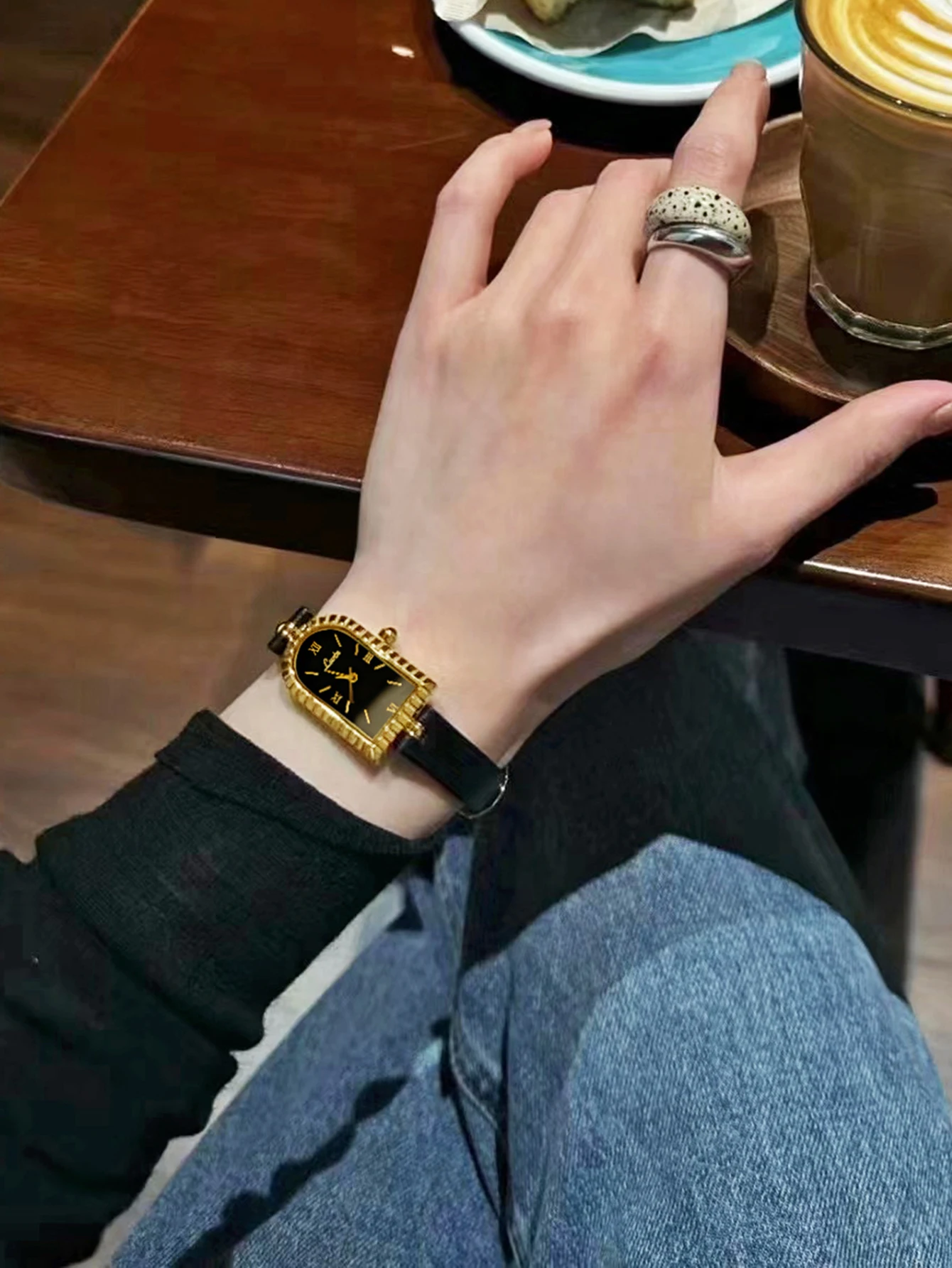 1 pieza de reloj impermeable para mujer de nicho literario retro romántico, reloj elegante para mujer, diseño de esfera en forma de arco, correa de cuero exquisita y única, reloj de cuarzo para mujer, adecuado para uso diario y muñecas de decoración de vacaciones de ocio, también se dado como regalo de cumpleaños