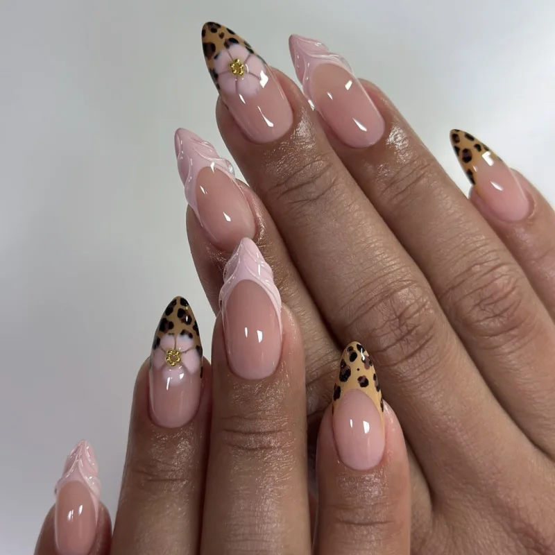 

Hot selling French leopard print nail tips set 3D almond shape false nails dazzling for cross border Europe and America