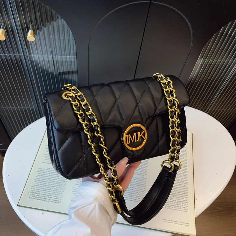 

Classic style chain multi-purpose fashionable retro small crossbody bag with shoulder strap. Available in black and white for ve