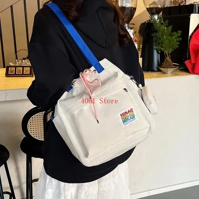 

Универсальная и модная сумка с подмышками.