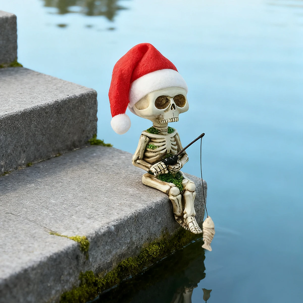 1 Fischerskelett mit Weihnachtsmütze, Kreatives Weihnachts-/Halloween-Geschenk, Handbemalte Kunstharz-Figur