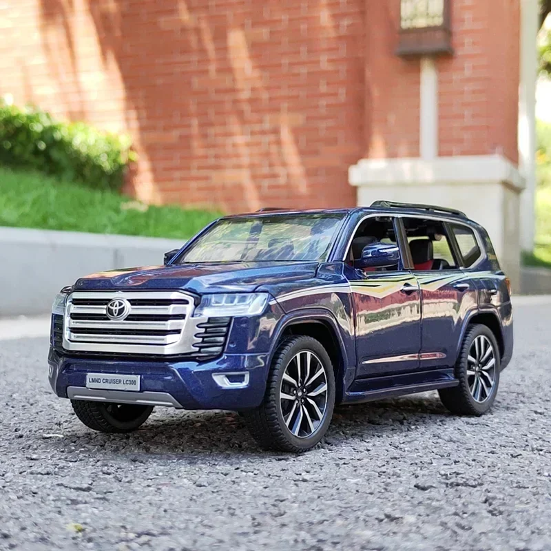 1:24 Simulation Land Cruiser LC300 Alloy Car Model Sound And Light Pull Back Toy Off-Road Collection Ornament Vehicle