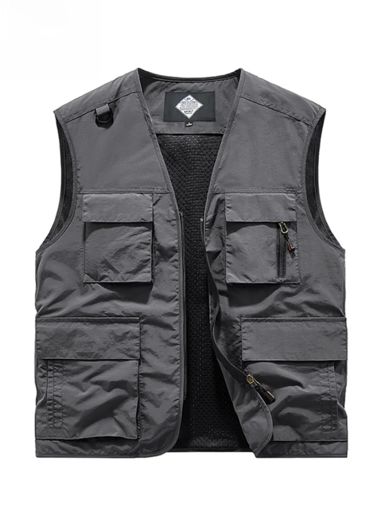 

Ультратонкая мужская жилетка с V-образным вырезом, повседневная модная одежда из полиэстера, осенний сезон, приталенный крой, на молнии