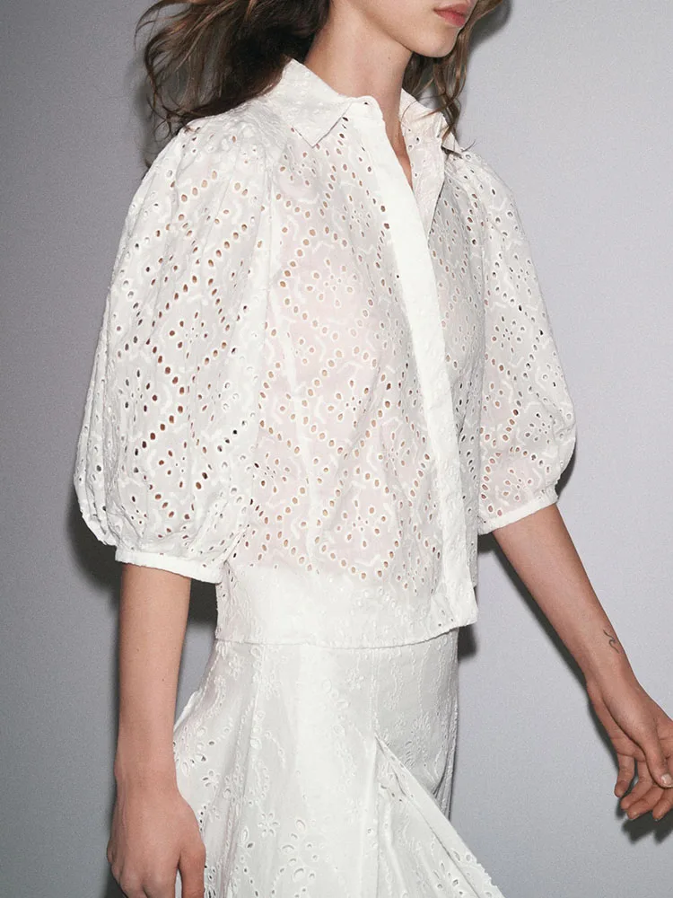 قميص نسائي مطرز بتصميم جذاب وأنيق، ملابس صيفية جديدة، قميص بولو بأكمام قصيرة مريح وعصري.