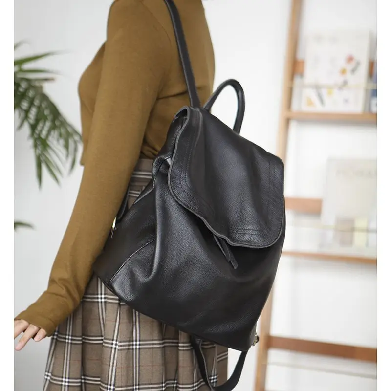 2025 New High Quality Top Layer Cowhide Backpack With Large Capacity Bucket Shape Simple And Casual Versatile Women's Bag Trendy