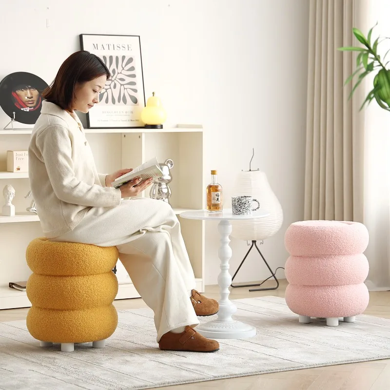 

Кремовый пуфик с утолщенными ножками - сиденье из высокоэластичной губки, прочный, выдерживающий большую нагрузку, не распадающийся круглый табурет для спальни