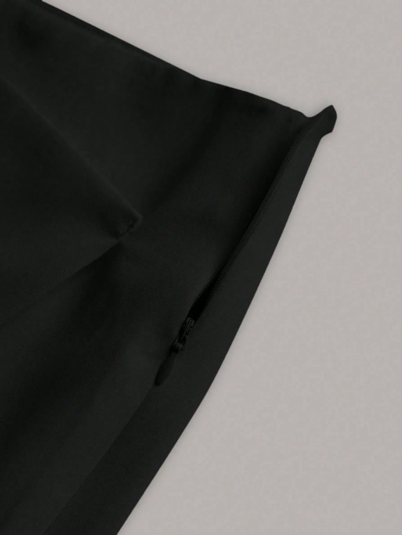 Saia Mini Assimétrica Preta Sólida para Mulheres