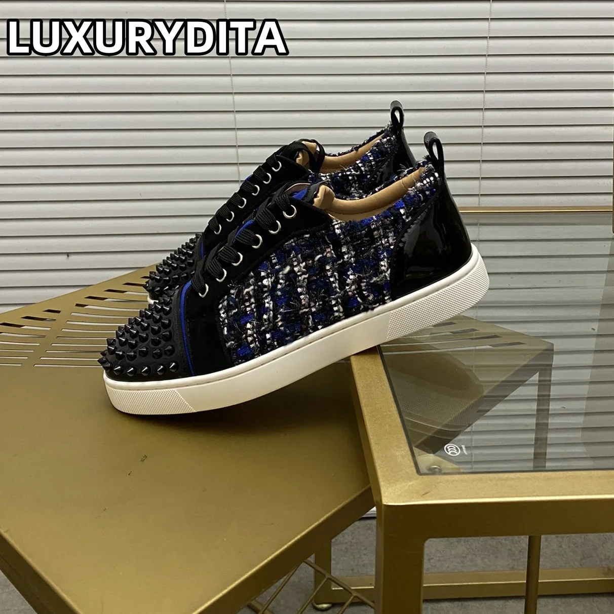

Top Quality Womens Trendy Casual Tennis Shoes Luxury Mens Real Leather Sneakers 35-48 Designr Rivet Red Sole Lovers Shoes M0211