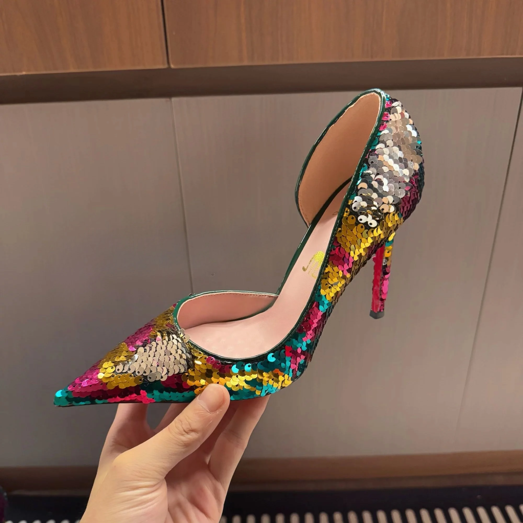 New color changing sequins, side empty pointed slender heel, feminine temperament, versatile and sexy high heels, single shoe