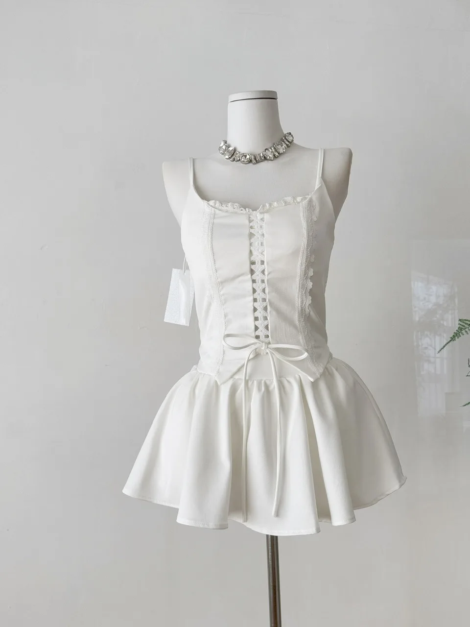 

Hot Girl Pure Desire Summer Court Sle Hollow out Belted Waist Crop Top High Waist Flared Skirt Women's Matching Set